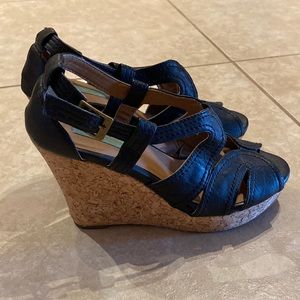 Black and cork wedges